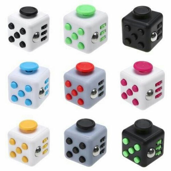 CUBO ANTIESTRÉS 2,2X2,2X2,2 CM NEGRO-ROJO